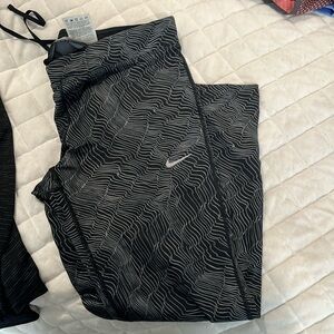 3/4 length Nike work out pants